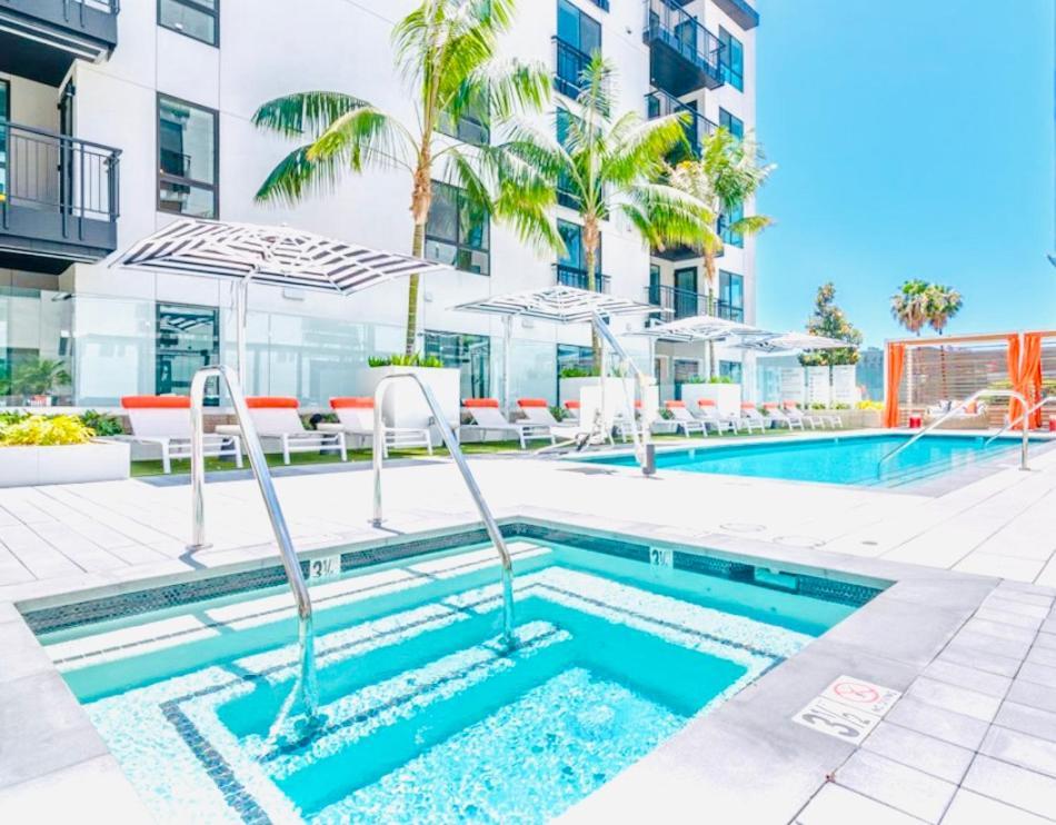 Hollywood Penthouse With Balcony & Pool View * Los Angeles