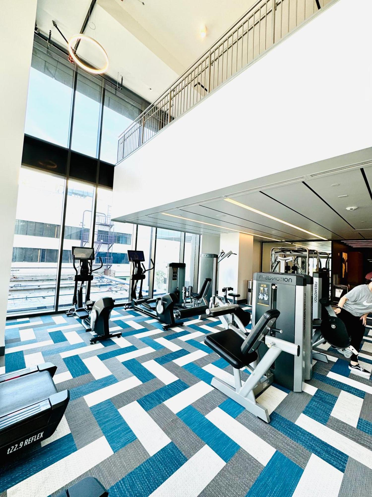 Hollywood Penthouse With Balcony & Pool View * Los Angeles