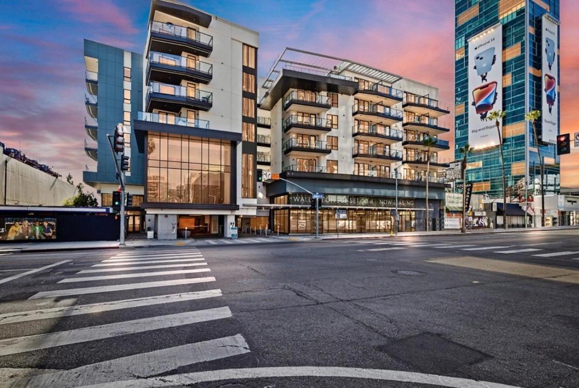 Hollywood Penthouse With Balcony & Pool View Apartment Los Angeles