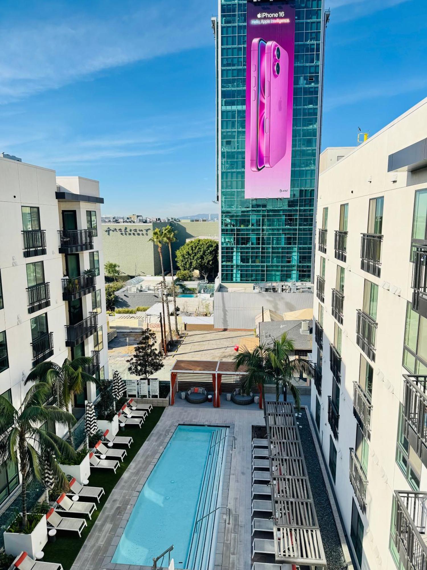 Apartment Hollywood Penthouse With Balcony & Pool View *
